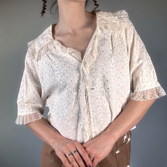 Vintage Short Cream Eyelet And Lace Cropped Top or Bed Jacket - Picture 3 of 7
